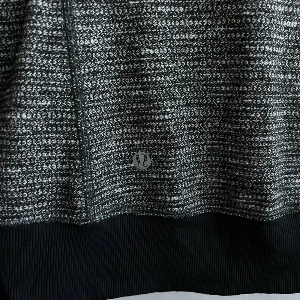 EUC Lululemon Be Present Jacket Coco Pique Black Size 8 Thumbholes Zip Closure